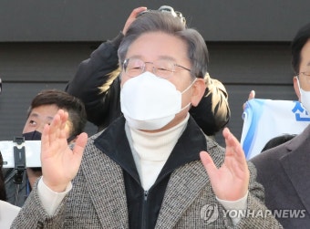전주 한옥마을 찾은 이재명.. 지지 호소