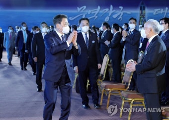 무역의날 기념식 입장하는 문재인 대통령
