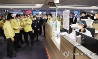 김부겸 총리, 인천공항 검역 현장 점검