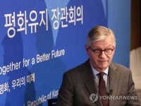 연합뉴스와 인터뷰하는 장 피에르 라크루아 유엔 평화활동국 사무차장