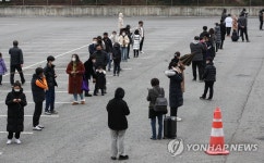 추가 선별진료소도 시민들로 붐벼