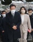 영주 제일교회 예배 참석하는 이재명 후보와 김혜경 씨