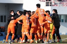 마법의 4분 강원, 대전에 합계 4-2 역전승…K리그1 잔류 성공