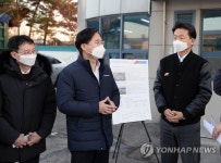 박진규 1차관, 중부화물터미널 주유소 방문