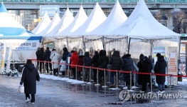 휴일에도 이어지는 코로나19 검사