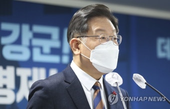 '스마트강군, 선택적 모병제' 공약 발표하는 이재명