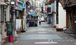 점심시간에도 텅 빈 건대 맛의 거리