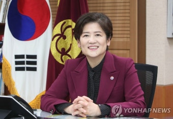 인터뷰하는 강은희 대구시교육감