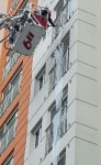 한파에 아파트 단지 고드름 위험천만