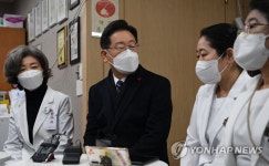 이재명 대선 후보, 코로나19 거점전담병원 방문