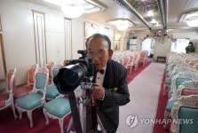 55년간 무료 결혼식·사진 촬영 신신예식장 백낙삼 대표
