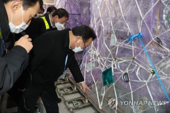 김총리, 인천공항 화물터미널 방문…