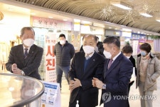 조봉환 이사장, 상인들과 대화