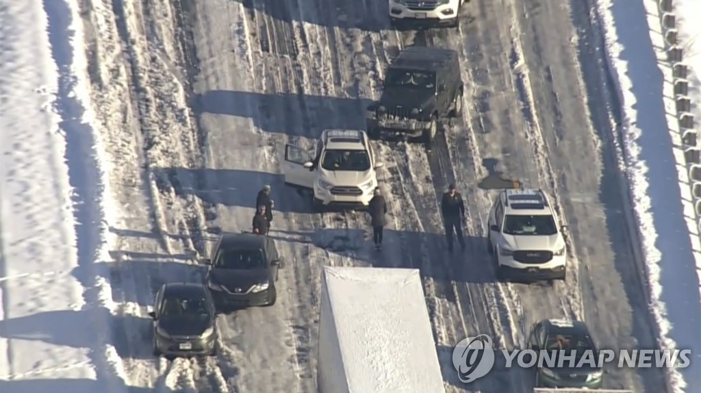 전국 고속도로 폭설로 차량 정체, 이동시간 급증!