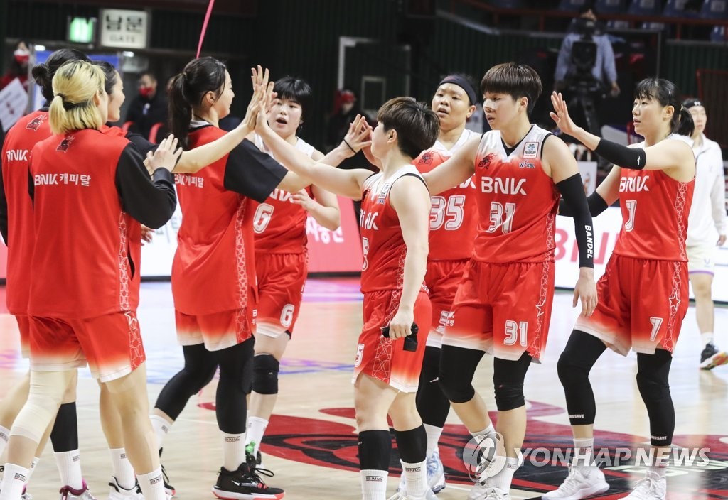 삼성생명, BNK를 60-43으로 이기며 4연승 달성! 이해란-키아나 스미스 주목 활약!