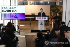 논산시수어통역센터꿈앤카페 | '폐공장 리모델링' 카페서 "변화" 외친 尹…옆엔 수어통역사