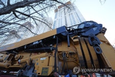 광주국성크레인 | 광주 붕괴사고 현장에 도착한 해체 크레인