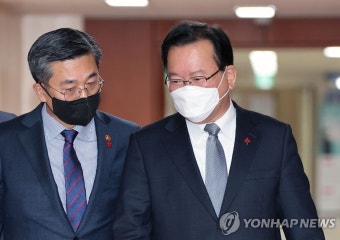 국무회의 참석하는 김부겸 총리와 서욱 장관