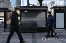 도심서 사라지는 가판대·구두수선대…10년 새 1천곳 폐업