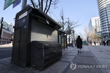 도심서 사라지는 가판대·구두수선대…10년 새 1천곳 폐업