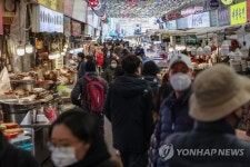 전통시장 먹자골목만 웅성웅성