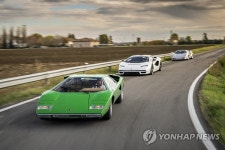 람보르기니, 쿤타치 LPI 800-4 공도 주행모습 공개