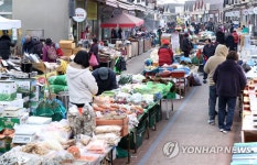 오미크론 확산 영향? 대목에도 한산한 전통시장
