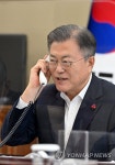 설 앞두고 현장 의료진과 통화하는 문재인 대통령