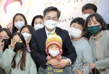 김동연, 양양군 꾸매그린지역아동센터 방문
