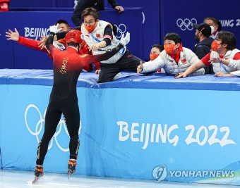 [올림픽] 중국 금메달, 기뻐하는 김선태 감독과 안현수 코치