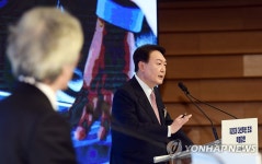 대한상의 초청 특별강연에서 질의응답하는 윤석열 후보