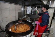 육군훈련소 조리로봇 시연