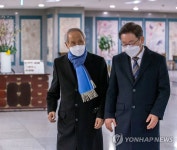 윤여준 전 장관 만난 이재명 대선후보