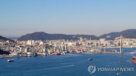 부산포 개항 615주년 기념식…국적선사 첫 여성 선장에게 감사패