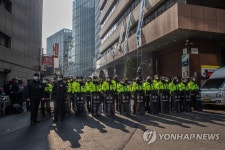 경찰 대기 중인 CJ대한통운 본사