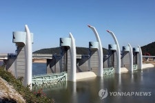환경단체 닫힌 낙동강 합천창녕보 수문 다시 열어야
