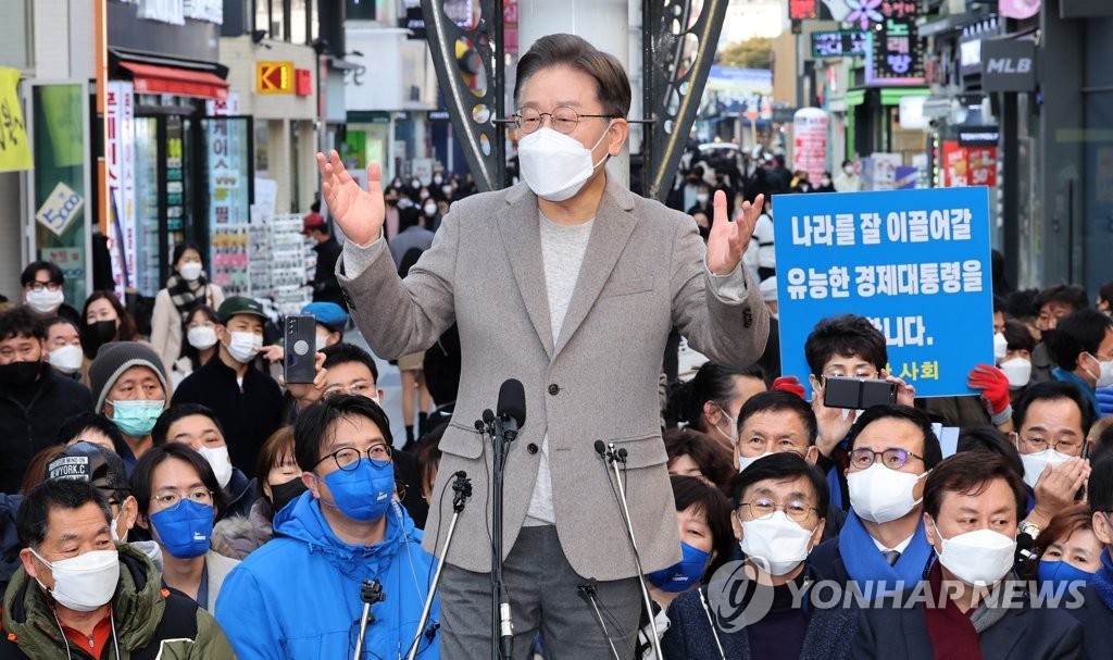 이재명, 제주와 경남서 유세…파업도 지지  
