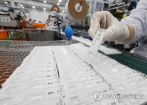 코로나19 자가검사키트 생산에 분주한 공장