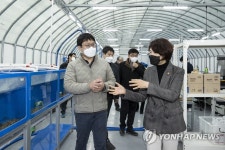 국립생태원 멸종위기종복원센터 방문한 한정애 장관