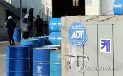 노동부, 급성중독 두성산업 압수수색…제조·유통업체도 조사