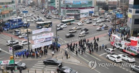 모란시장사거리에서 각 정당 유세