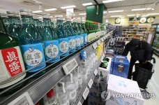 국민주 소줏값도 오른다…하이트진로, 참이슬-진로 출고가 7.9%↑