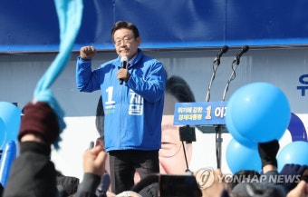 환호에 답하는 이재명 후보