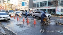 영등포유통상가 앞 상수도 파열 복구작업