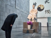 단일화 결렬 전 안중근의사기념관 찾은 안철수