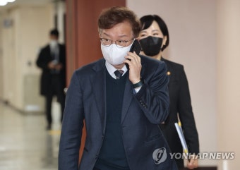 국무회의 참석하는 권칠승 장관