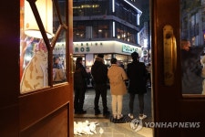 24시간 영업 돌입한 종로구 식당…자영업자들 더는 못 견뎌