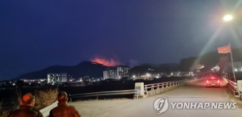 강원 인제서 산불…헬기 3대 투입해 진화 중