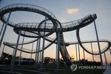 포항 체험조형물 스페이스워크 야간에도 운영