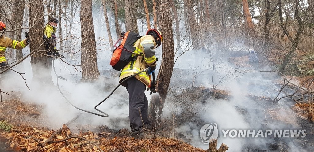 대구 북구 함지산 산불 진화율 15%, 대응 3단계로 격상